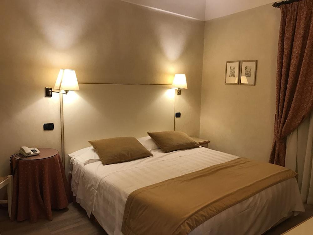 Hotel Gattapone Gubbio Esterno foto