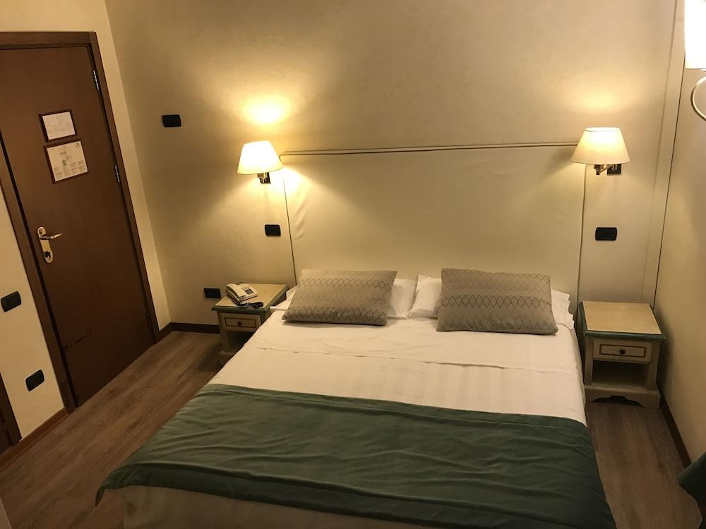 Hotel Gattapone Gubbio Esterno foto
